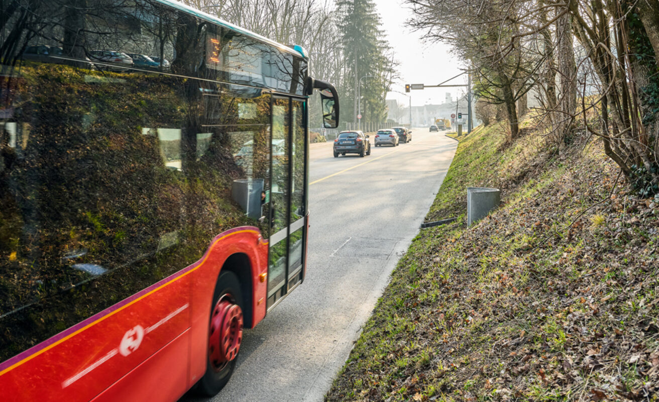 Voie exclusive pour le bus au Zollhaus : la voie est libre...